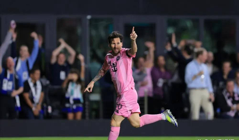 开云体育-包含梅西在尤文图斯比赛中表现优异，重返赛场引发热议！赛场气氛高涨的词条