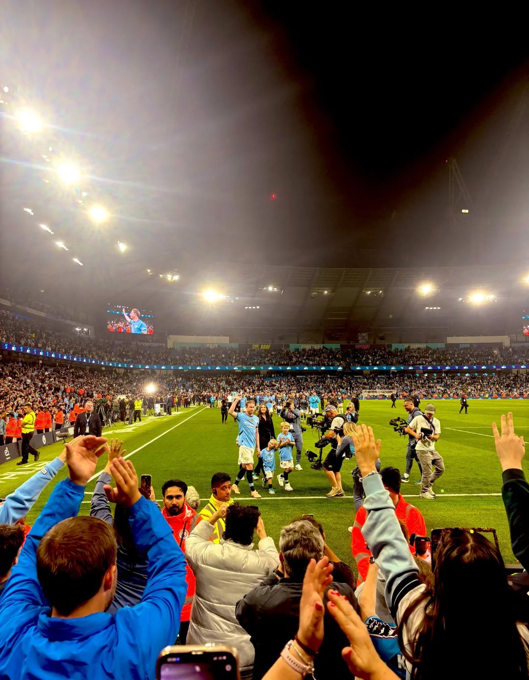 开云-关于险胜引发热议！，德布劳内在DWG比赛中夺冠再创辉煌时刻的信息