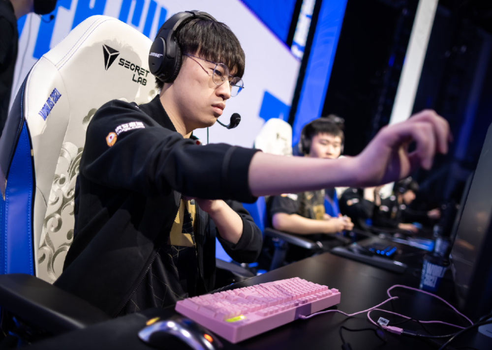 开云体育-穆古鲁扎关键节点爆冷，RNG带队取胜！的简单介绍